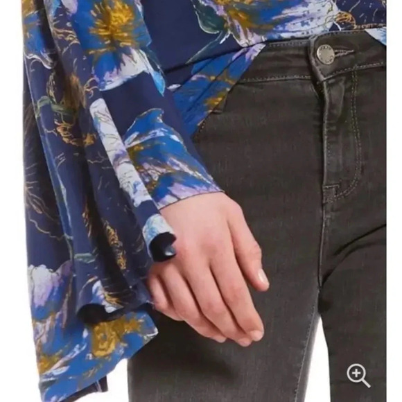 We The Free Off the Shoulder Bell Sleeve Top Blue Floral size Small - Picture 4 of 9